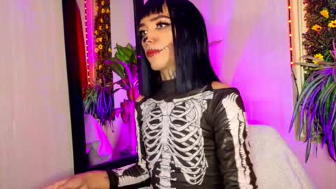  ..  .. online show from 10/14/25, 02:12