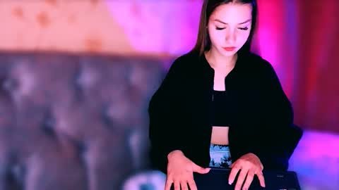 Snapshot of bitter__peach chatting on 03/09/26, 05:17 Margo online show from 03/09/26, 05:17