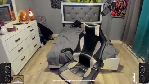 Plant Base Streamers From Pennsylvania online show from 02/03/25, 11:36