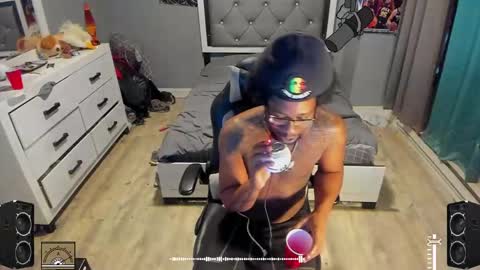 Plant Base Streamers From Pennsylvania online show from 02/17/25, 11:53