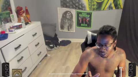 Plant Base Streamers From Pennsylvania online show from 10/10/25, 11:26