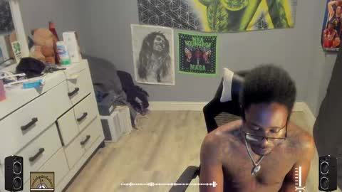 Plant Base Streamers From Pennsylvania online show from 10/25/25, 01:13