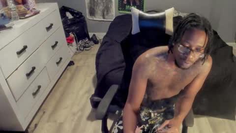 Plant Base Streamers From Pennsylvania online show from 12/17/25, 01:33