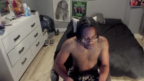 Plant Base Streamers From Pennsylvania online show from 12/18/25, 12:27