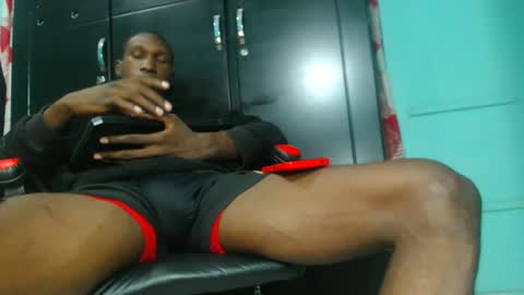 Snapshot of black30cmdick chatting on 10/12/25, 01:15 maquina online show from 10/12/25, 01:15