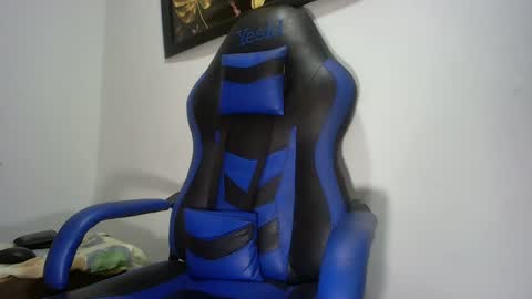 Snapshot of black_dicck chatting on 01/30/25, 10:08 tu morenito online show from 01/30/25, 10:08
