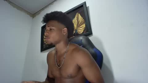 Snapshot of black_dicck chatting on 02/01/25, 05:26 tu morenito online show from 02/01/25, 05:26