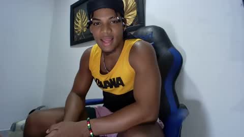 Snapshot of black_dicck chatting on 02/06/25, 12:33 tu morenito online show from 02/06/25, 12:33