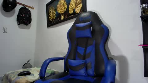 Snapshot of black_dicck chatting on 02/24/25, 08:47 tu morenito online show from 02/24/25, 08:47