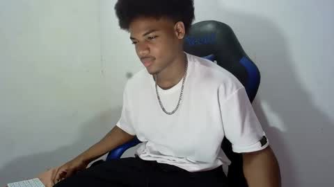 Snapshot of black_dicck chatting on 09/10/25, 04:40 tu morenito online show from 09/10/25, 04:40