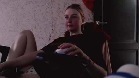 Snapshot of black_neon chatting on 02/16/25, 11:05 Sasha and Bella online show from 02/16/25, 11:05