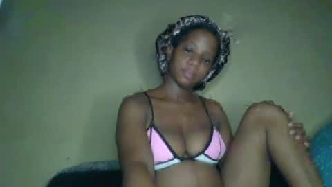 Snapshot of black_queen0111254 chatting on 04/18/26, 04:05 Blackqueen online show from 04/18/26, 04:05