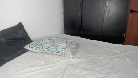 Snapshot of blackandwhite1_ chatting on 12/22/25, 01:19 blackandwhite1_ online show from 12/22/25, 01:19