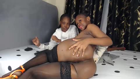 Snapshot of blackchully45 chatting on 11/04/25, 01:38 Aysher online show from 11/04/25, 01:38