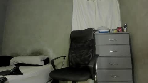 Snapshot of blackdickstar chatting on 11/25/25, 01:38 blackdickstar online show from 11/25/25, 01:38