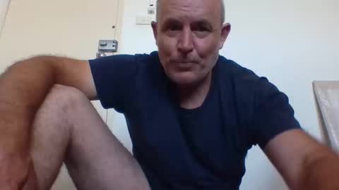 Snapshot of blackdog71 chatting on 01/05/25, 03:43 blackdog71 online show from 01/05/25, 03:43