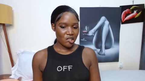 Smiley sylivia online show from 12/16/25, 07:24