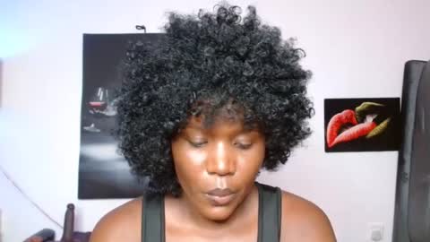 Snapshot of blackmellanin_ chatting on 06/30/26, 04:13 Smiley sylivia online show from 06/30/26, 04:13