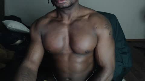 Snapshot of blackmusclegym chatting on 02/25/25, 09:35 blackmusclegym online show from 02/25/25, 09:35