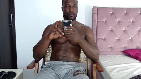 Snapshot of blacknikes chatting on 01/11/25, 09:57 Twtter 1MikeBeckford            Onlyfns beckfordmike online show from 01/11/25, 09:57