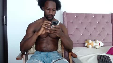Snapshot of blacknikes chatting on 01/28/25, 12:43 Twtter 1MikeBeckford            Onlyfns beckfordmike online show from 01/28/25, 12:43