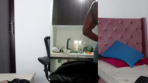 Snapshot of blacknikes chatting on 02/09/25, 08:56 Twtter 1MikeBeckford            Onlyfns beckfordmike online show from 02/09/25, 08:56