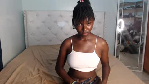 Snapshot of blackqueenofparis chatting on 07/06/26, 11:29 Paris online show from 07/06/26, 11:29
