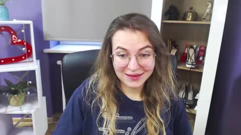 Z O E Y online show from 12/19/24, 09:51