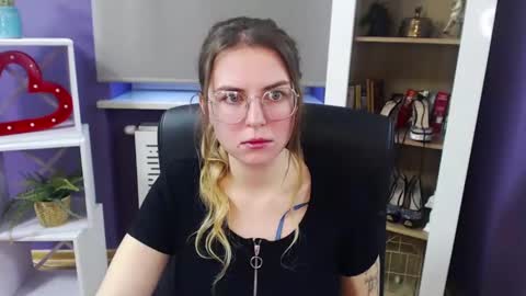 Z O E Y online show from 12/23/24, 10:21