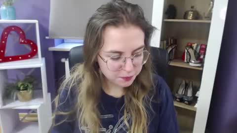 Z O E Y online show from 01/02/25, 11:41