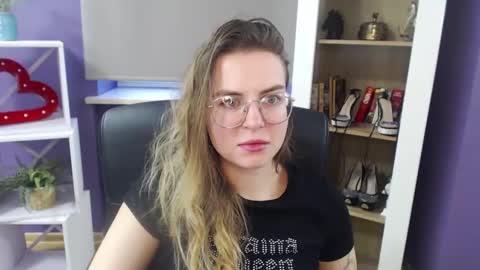 Z O E Y online show from 01/11/25, 11:45