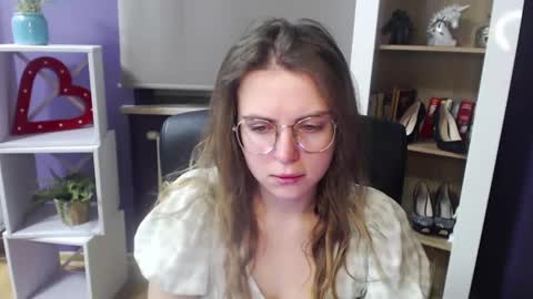 Z O E Y online show from 02/18/25, 05:31