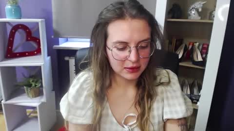 Z O E Y online show from 02/18/25, 11:44