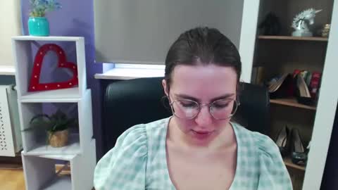 Z O E Y online show from 03/10/25, 09:21