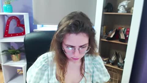 Z O E Y online show from 03/11/25, 11:44