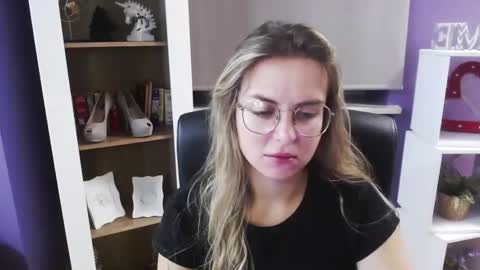 Z O E Y online show from 09/30/25, 04:39