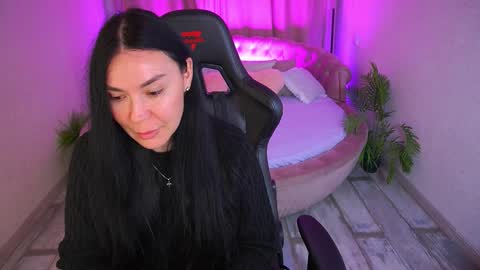 blacksilkqueen online show from 11/20/25, 08:25