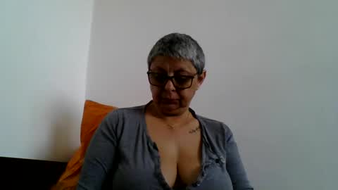 Snapshot of blackwidow05 chatting on 05/14/26, 12:45 Black Widow online show from 05/14/26, 12:45