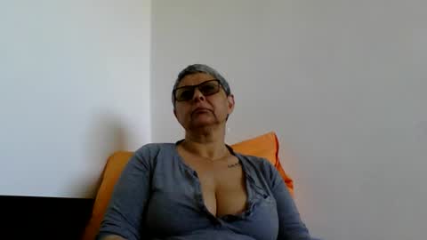 Snapshot of blackwidow05 chatting on 05/16/26, 12:04 Black Widow online show from 05/16/26, 12:04