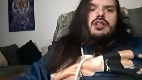 Snapshot of blackwolf94 chatting on 02/15/25, 05:41 Black wolf online show from 02/15/25, 05:41