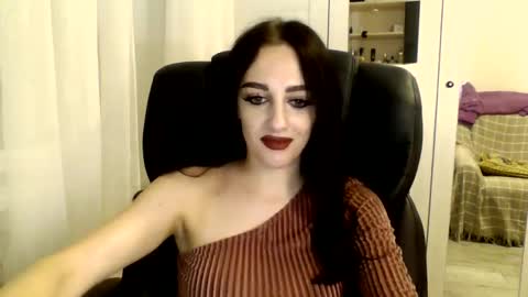 Snapshot of blacky_berry chatting on 02/28/25, 05:04 Ivy online show from 02/28/25, 05:04