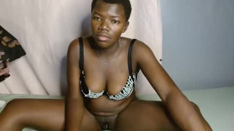 Snapshot of blair_sue chatting on 05/06/26, 10:48 love online show from 05/06/26, 10:48