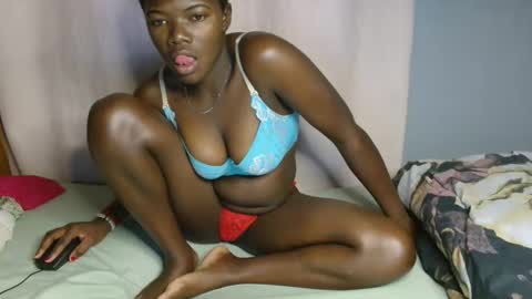 Snapshot of blair_sue chatting on 06/05/26, 11:16 love online show from 06/05/26, 11:16