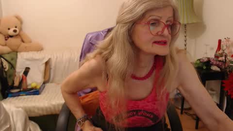 Snapshot of blairfort chatting on 02/08/25, 02:38 blairfort online show from 02/08/25, 02:38