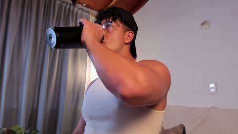 Snapshot of blake_levi chatting on 12/13/24, 07:21 Blake Levi Independent Model online show from 12/13/24, 07:21