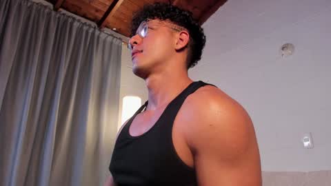 Snapshot of blake_levi chatting on 12/27/24, 04:47 Blake Levi Independent Model online show from 12/27/24, 04:47