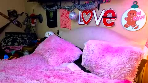 Blakely Morningstar   online show from 12/17/24, 02:22