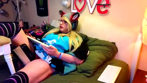 Snapshot of blakelytgirl chatting on 01/22/25, 08:29 Blakely Morningstar online show from 01/22/25, 08:29