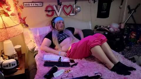 Blakely Morningstar   online show from 02/05/25, 03:55