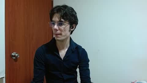 Snapshot of blakeshatter chatting on 12/12/24, 01:43 blakeshatter online show from 12/12/24, 01:43